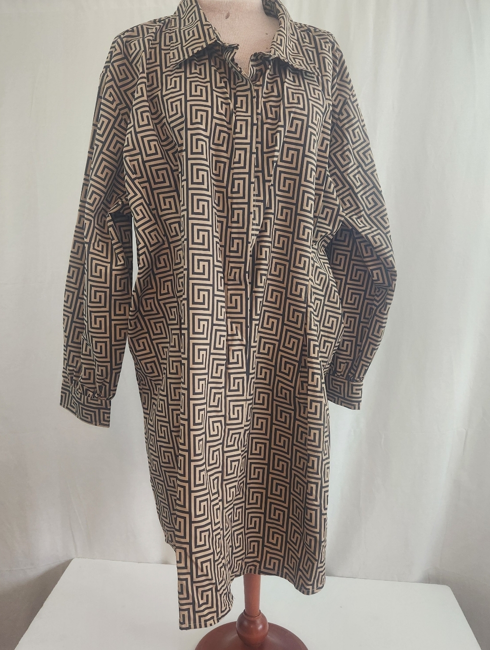 Spoon Jeans Geometric Print Button-Front Shirt Dress in Beige and Black